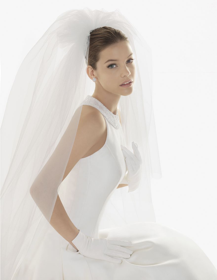 Короткое свадебное платье и длинная фата фото